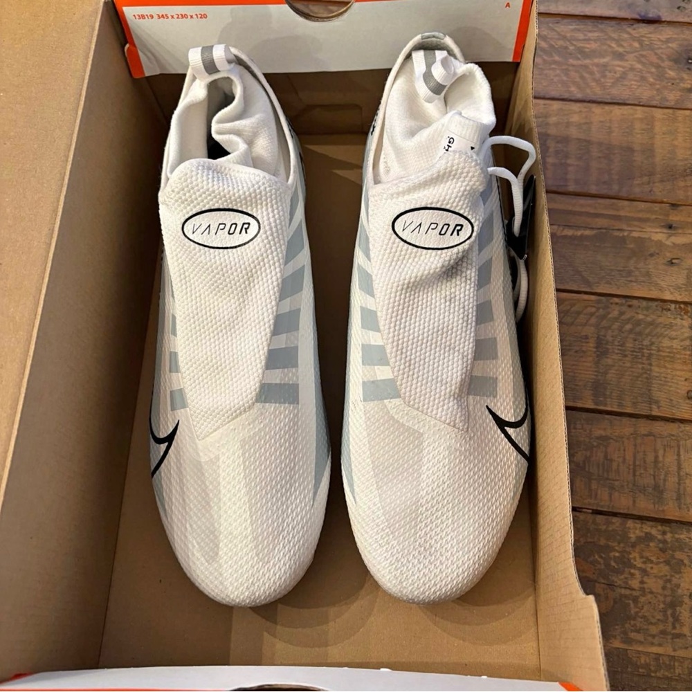 Nike Vapor Men's White and Gray Athletic Shoes